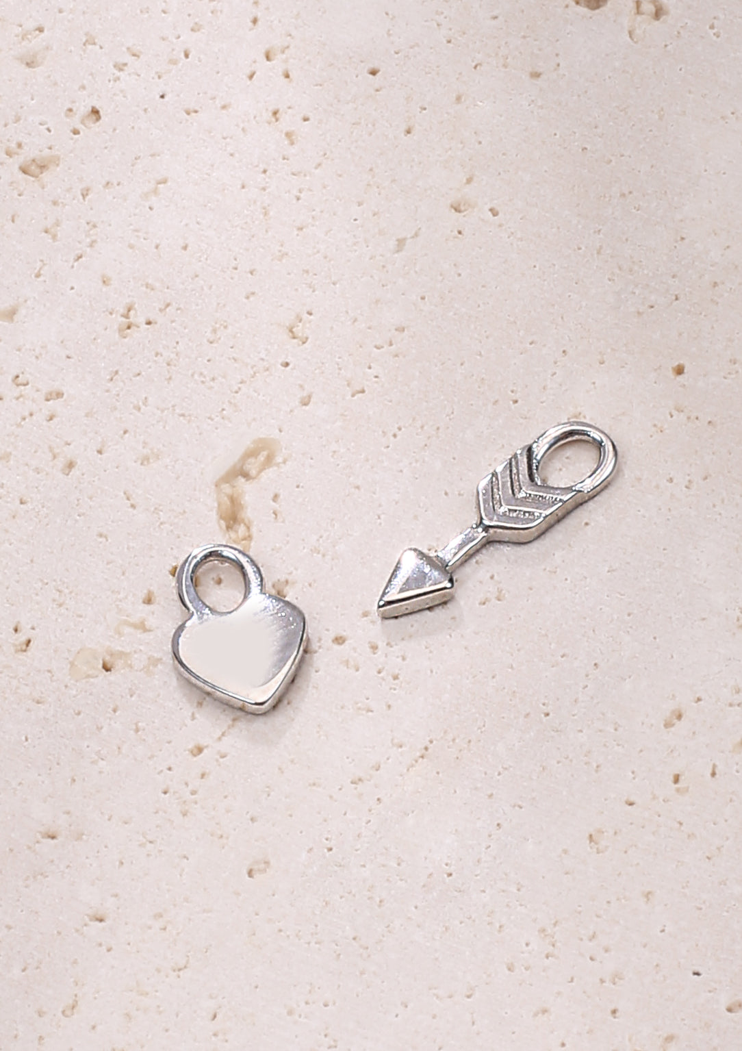 Boucles d’Oreilles Créoles Charm Coeur et Flèche Sterling Argent